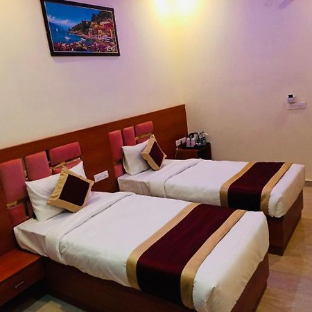 Kusum House Panzió Greater Noida Kültér fotó