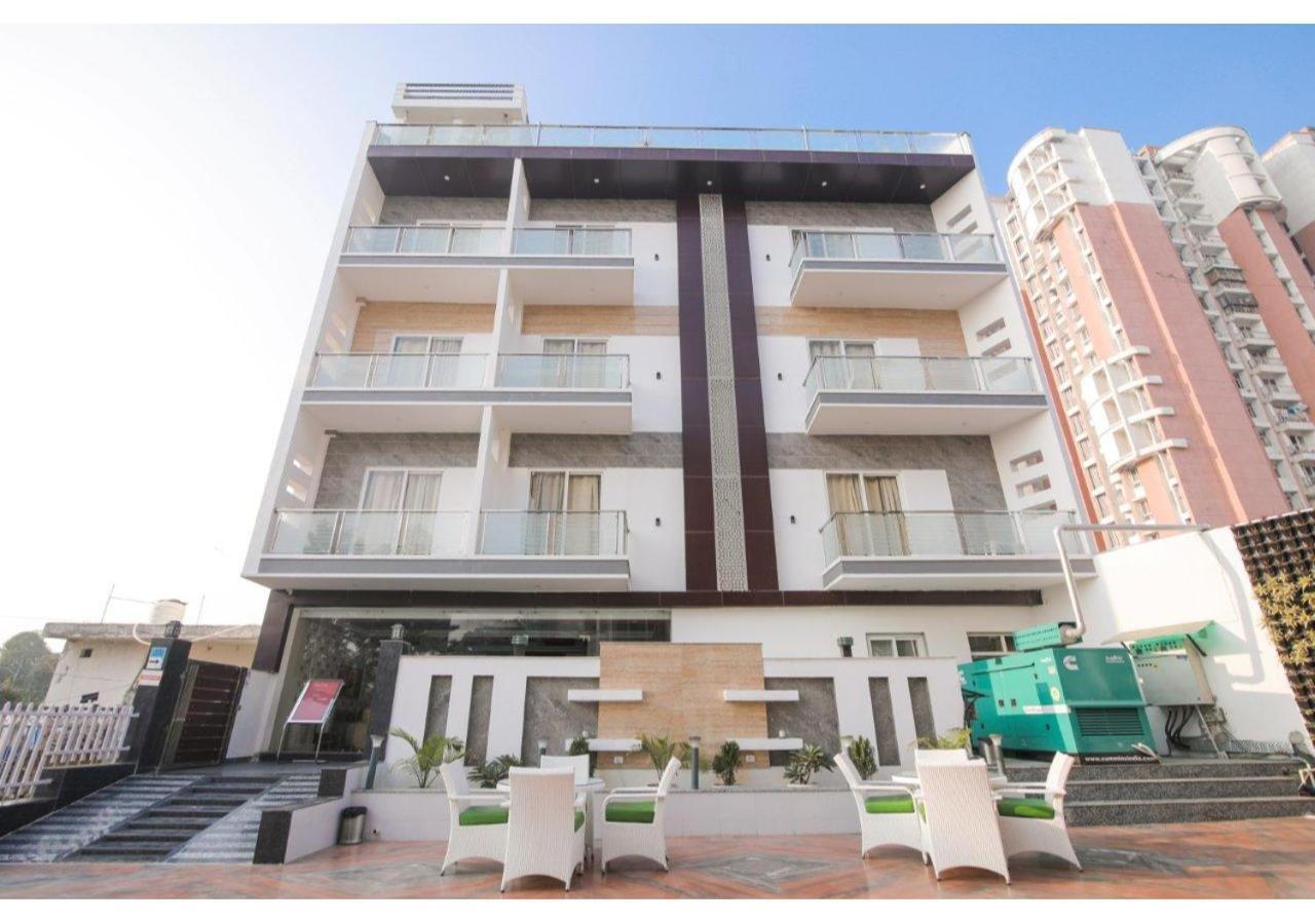 Kusum House Panzió Greater Noida Kültér fotó