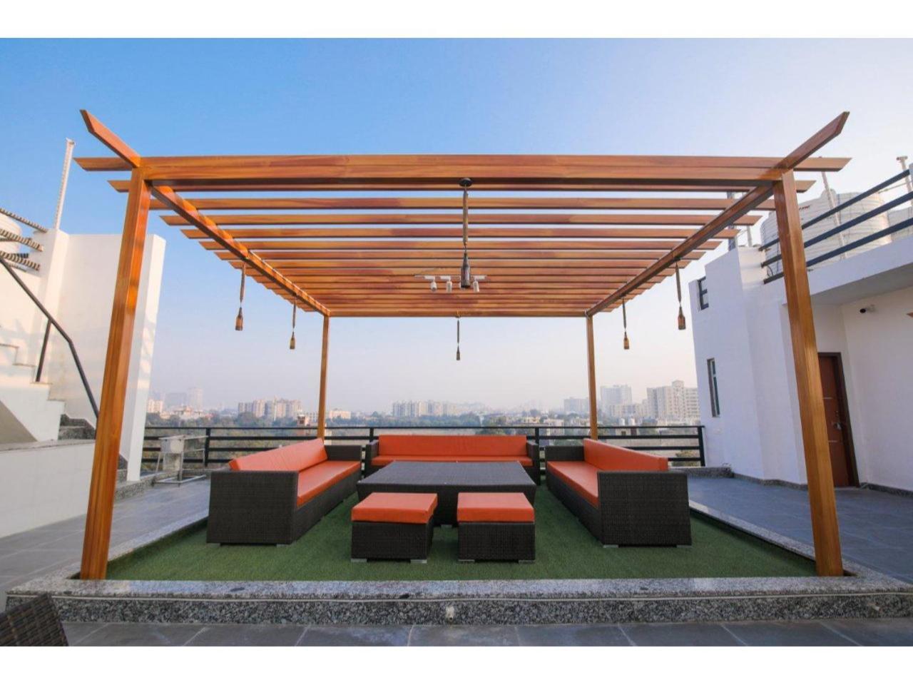 Kusum House Panzió Greater Noida Kültér fotó