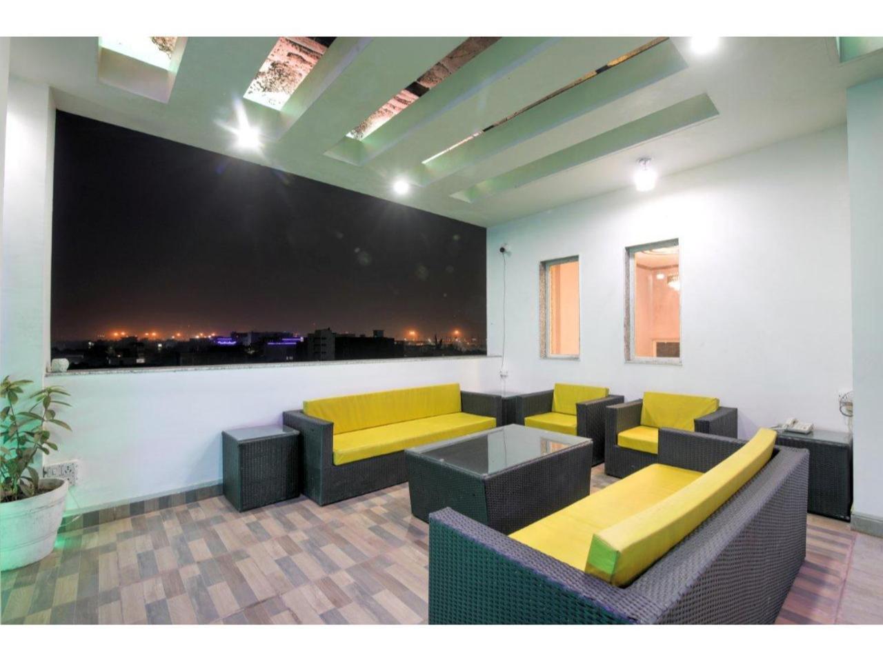 Kusum House Panzió Greater Noida Kültér fotó