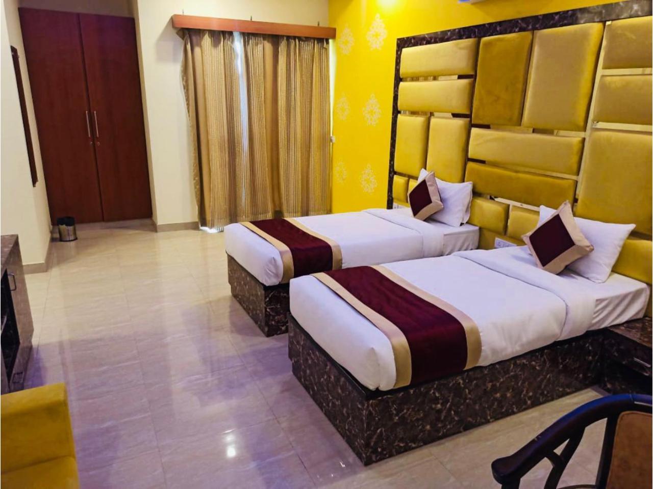 Kusum House Panzió Greater Noida Kültér fotó