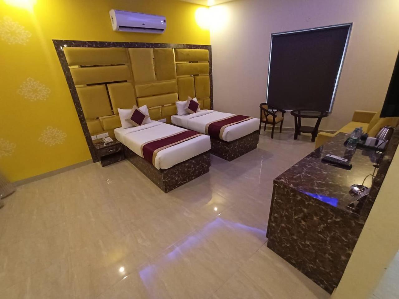 Kusum House Panzió Greater Noida Kültér fotó