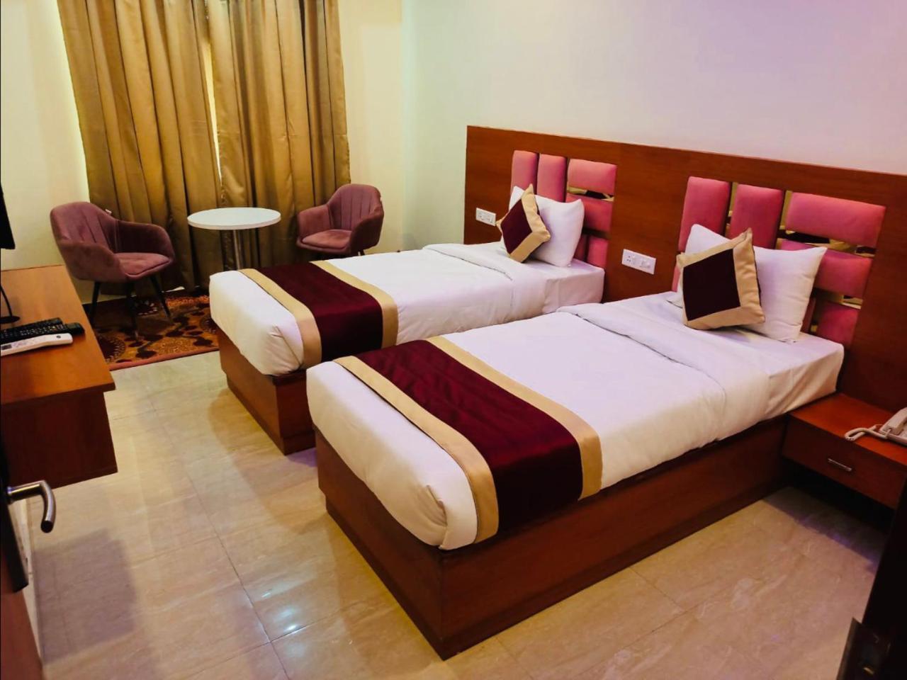 Kusum House Panzió Greater Noida Kültér fotó